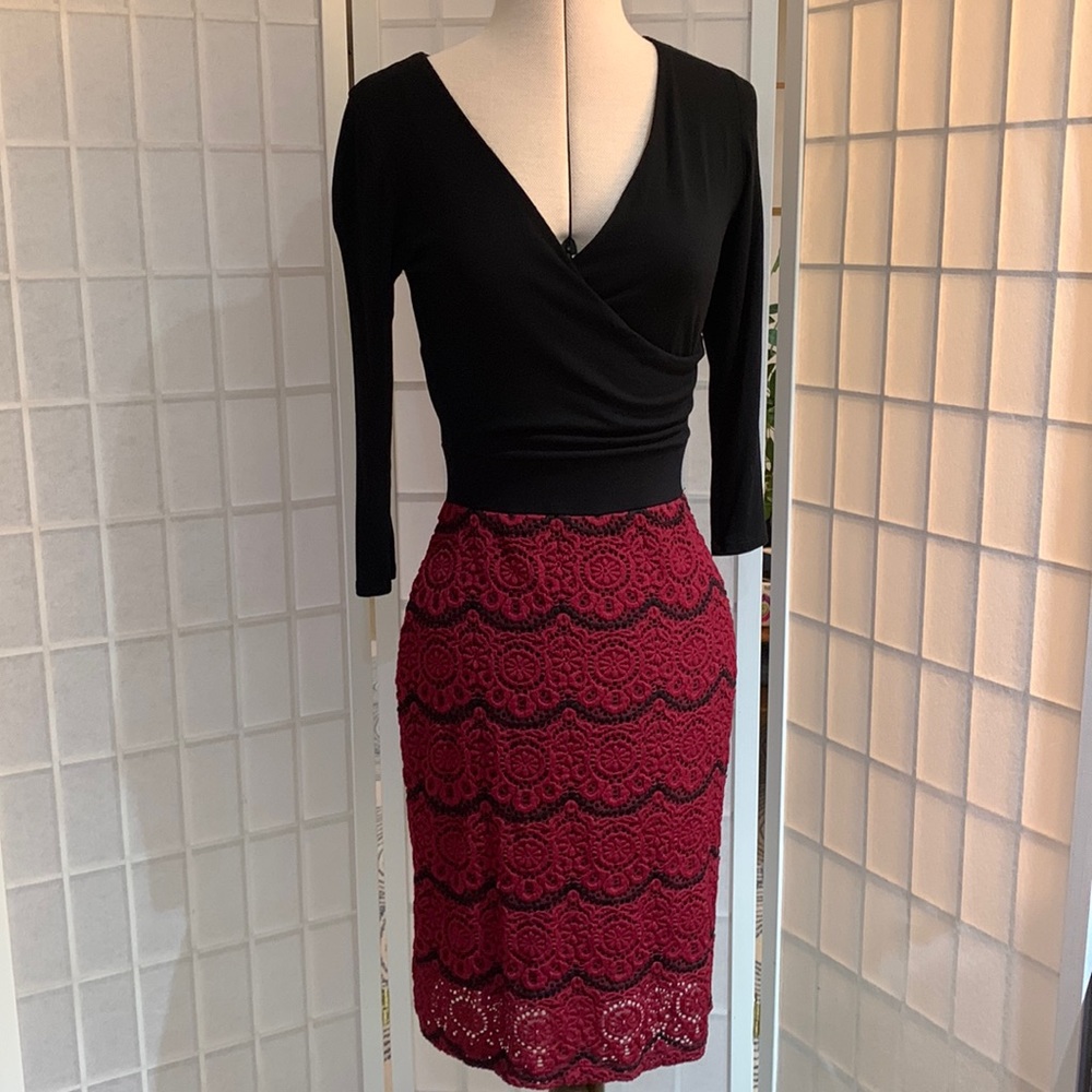 Gilli wrap style dress with lace skirt Size Small